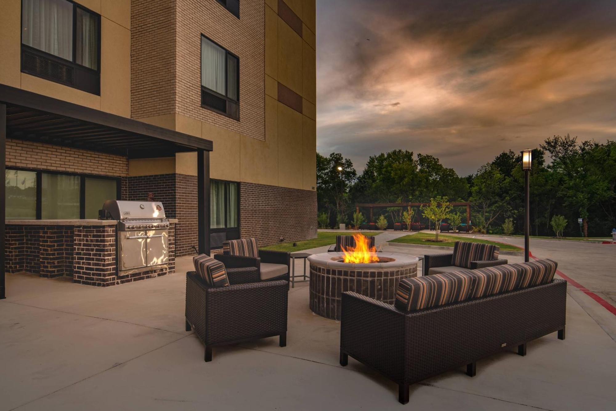 Towneplace Suites By Marriott Dallas Mesquite Exterior photo